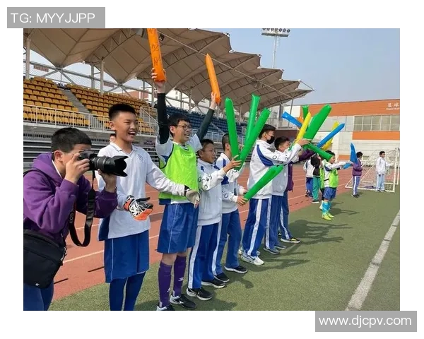 阳光帅气的足球明星如何在绿茵场上闪耀人生与梦想的光芒